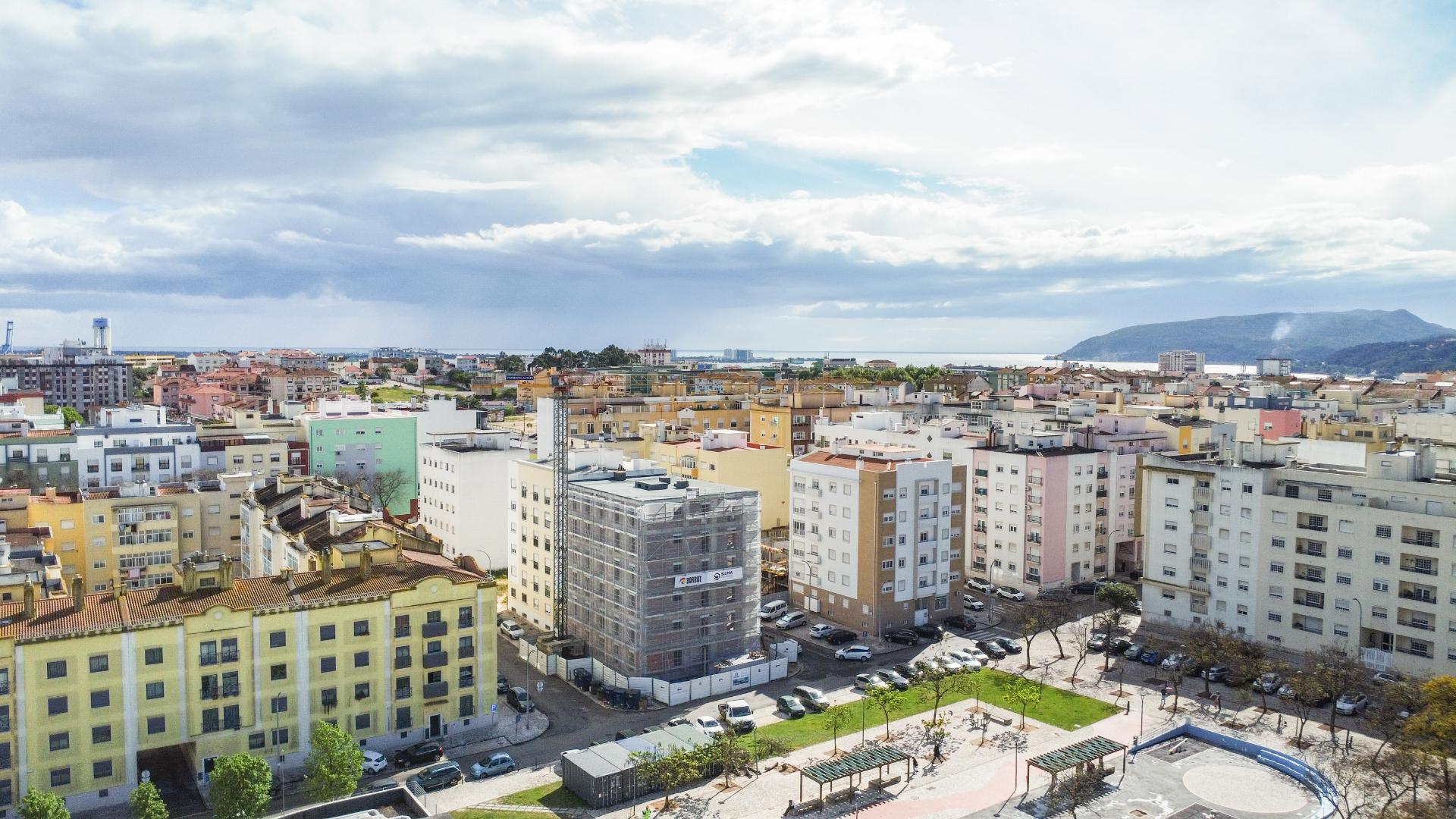 Apartamento T3 com Arrecadação e Parqueamento - Espaço, Conforto e Distinção no Lote 96 | Bairro Afonso Costa, Setúbal