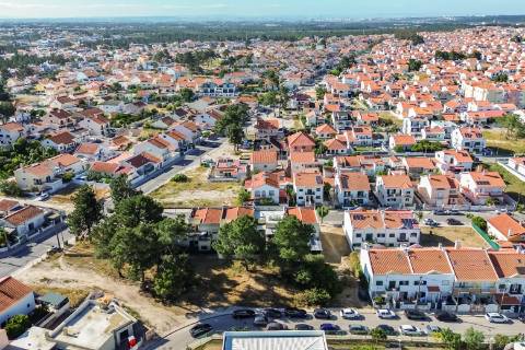 Andar de Moradia T3 com Entrada Independente e Espaço Exterior na Quinta do Conde