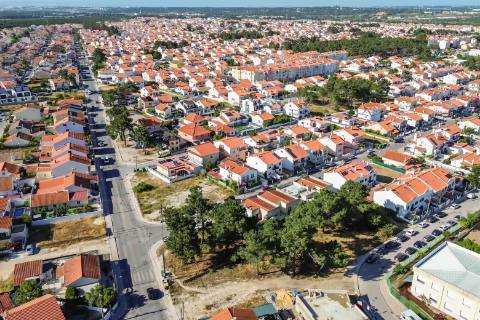 Andar de Moradia T3 com Entrada Independente e Espaço Exterior na Quinta do Conde