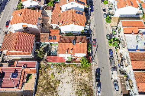 Andar de Moradia T3 com Entrada Independente e Espaço Exterior na Quinta do Conde