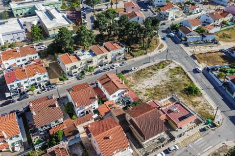 Andar de Moradia T3 com Entrada Independente e Espaço Exterior na Quinta do Conde