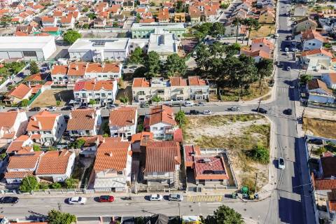 Andar de Moradia T3 com Entrada Independente e Espaço Exterior na Quinta do Conde