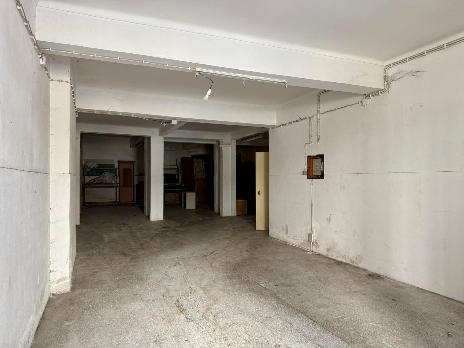 Garagem / Armazém na Camarinha com casa de banho | Setúbal