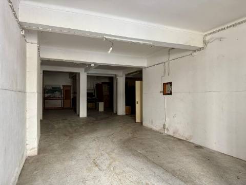 Garagem / Armazém na Camarinha com casa de banho | Setúbal