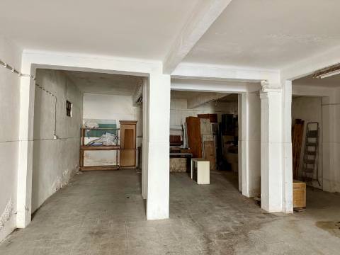 Garagem / Armazém na Camarinha com casa de banho | Setúbal