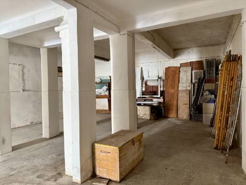 Garagem / Armazém na Camarinha com casa de banho | Setúbal
