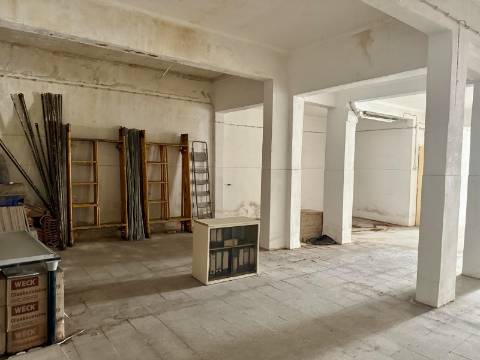 Garagem / Armazém na Camarinha com casa de banho | Setúbal
