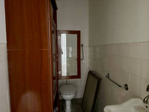Garagem / Armazém na Camarinha com casa de banho | Setúbal