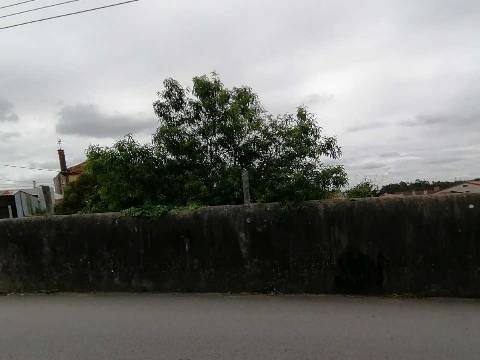 Moradia para Restauro + Terreno Urbano em Paços de Brandão, Santa Maria da Feira