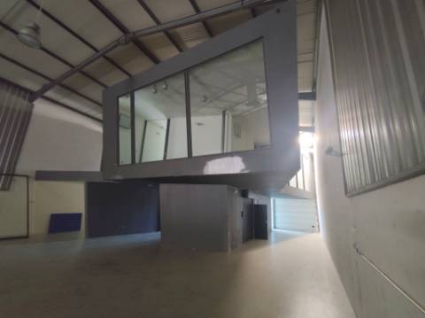 Armazém Industrial em São João da Madeira