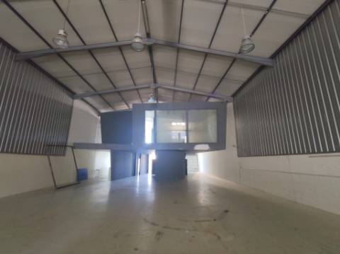 Armazém Industrial em São João da Madeira