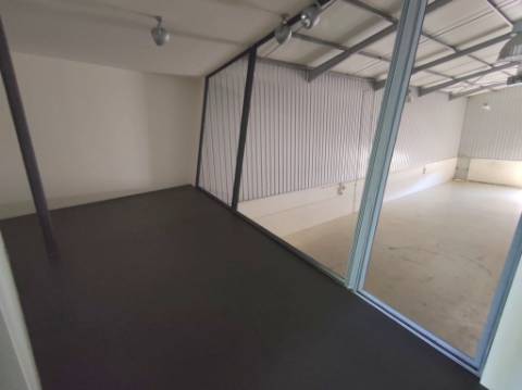 Armazém Industrial em São João da Madeira