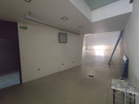 Armazém Industrial em São João da Madeira