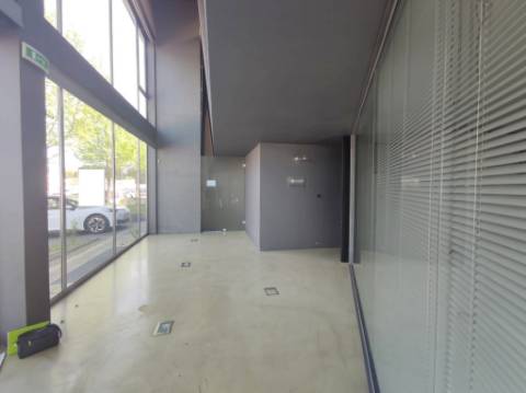 Armazém Industrial em São João da Madeira