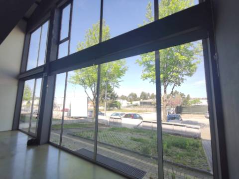 Armazém Industrial em São João da Madeira