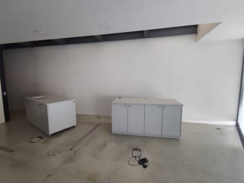 Armazém Industrial em São João da Madeira