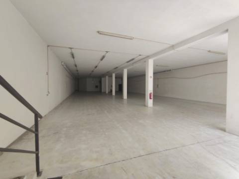 Armazém Industrial em São João da Madeira