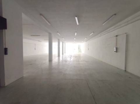 Armazém Industrial em São João da Madeira