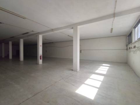 Armazém Industrial em São João da Madeira