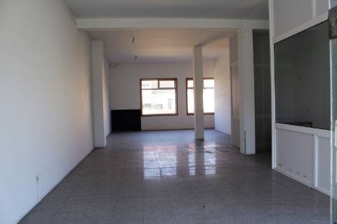 Loja comercial com 155 m2 em Santa Maria da Feira