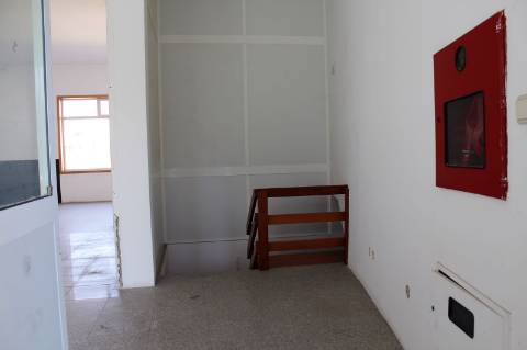 Loja comercial com 155 m2 em Santa Maria da Feira