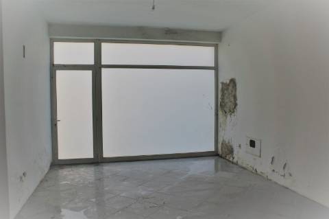 Loja comercial com 155 m2 em Santa Maria da Feira