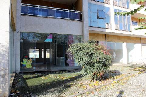Loja comercial com 155 m2 em Santa Maria da Feira