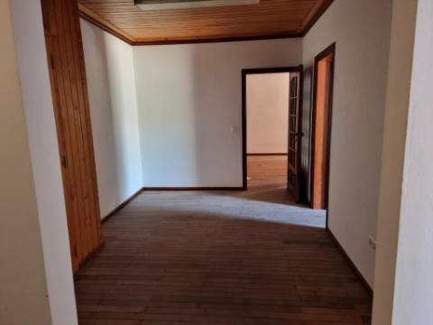 Prédio Urbano em Vilarinho do Bairro, Anadia