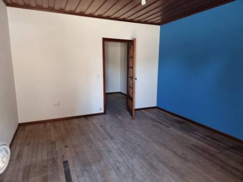 Prédio Urbano em Vilarinho do Bairro, Anadia