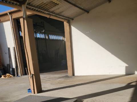 Armazém para Indústria em Lourosa, Santa Maria da Feira