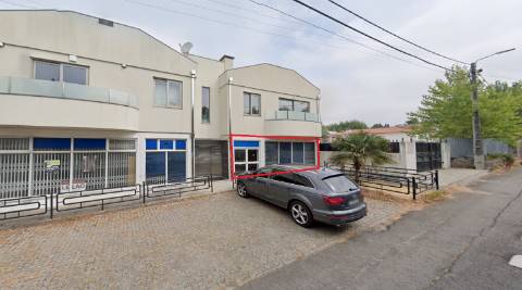 Loja comercial com 180 m2 em Santa Maria de Lamas