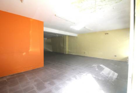Loja comercial com 180 m2 em Santa Maria de Lamas
