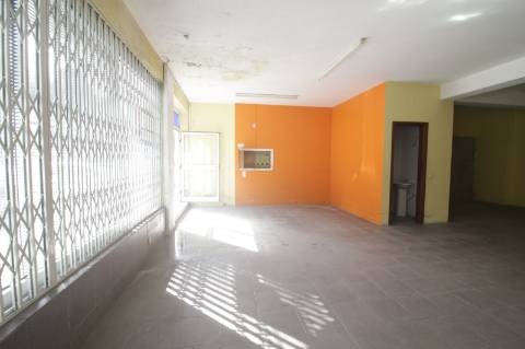 Loja comercial com 180 m2 em Santa Maria de Lamas