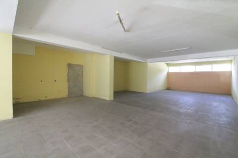 Loja comercial com 180 m2 em Santa Maria de Lamas