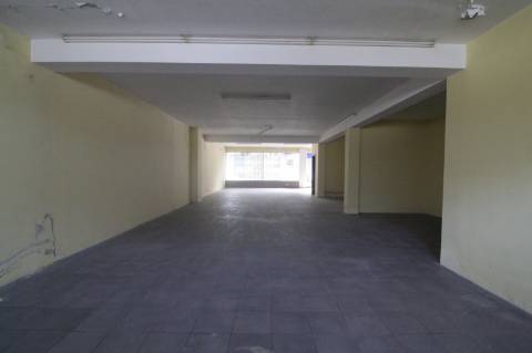 Loja comercial com 180 m2 em Santa Maria de Lamas