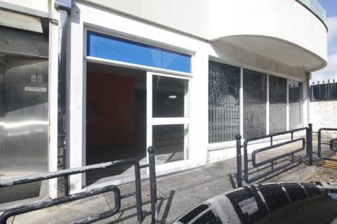 Loja comercial com 180 m2 em Santa Maria de Lamas