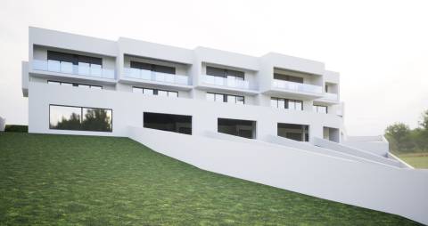 Moradia Geminada T4 em Oliveira de Azeméis - NOVA