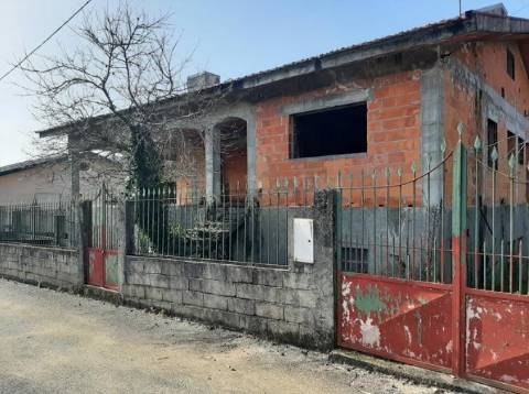 Moradia por Recuperar em Carregosa, Oliveira de Azeméis