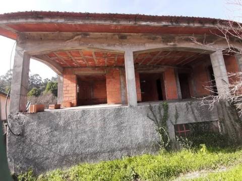 Moradia por Recuperar em Carregosa, Oliveira de Azeméis