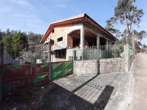 Moradia por Recuperar em Carregosa, Oliveira de Azeméis