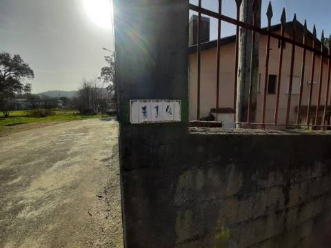 Moradia por Recuperar em Carregosa, Oliveira de Azeméis