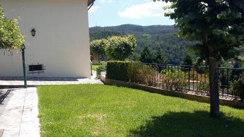 Moradia recuperada com fantástico espaço exterior em Oliveira de Azeméis