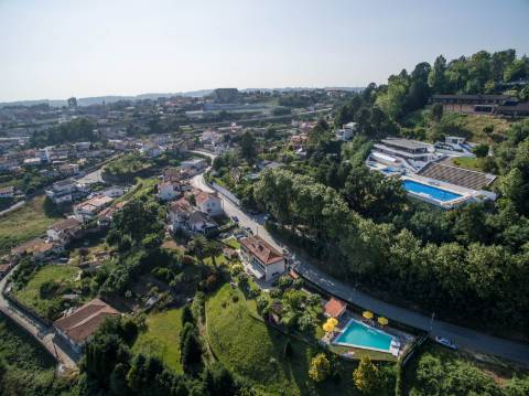 Moradia recuperada com fantástico espaço exterior em Oliveira de Azeméis