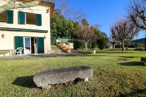 Moradia recuperada com fantástico espaço exterior em Oliveira de Azeméis