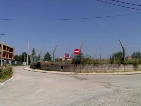 Terreno Urbano com loteamento aprovado para 2 moradias isoladas