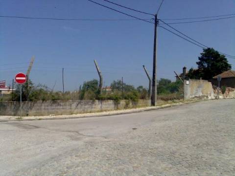 Terreno Urbano com loteamento aprovado para 2 moradias isoladas