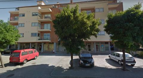 Loja com 121m2 em Esmoriz - Arrendada