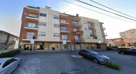 Loja com 121m2 em Esmoriz - Arrendada