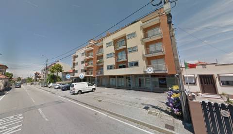 Loja com 121m2 em Esmoriz - Arrendada