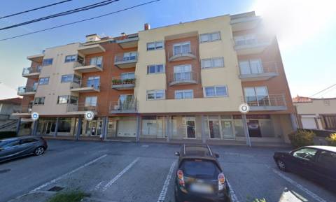 Loja com 121m2 em Esmoriz - Arrendada